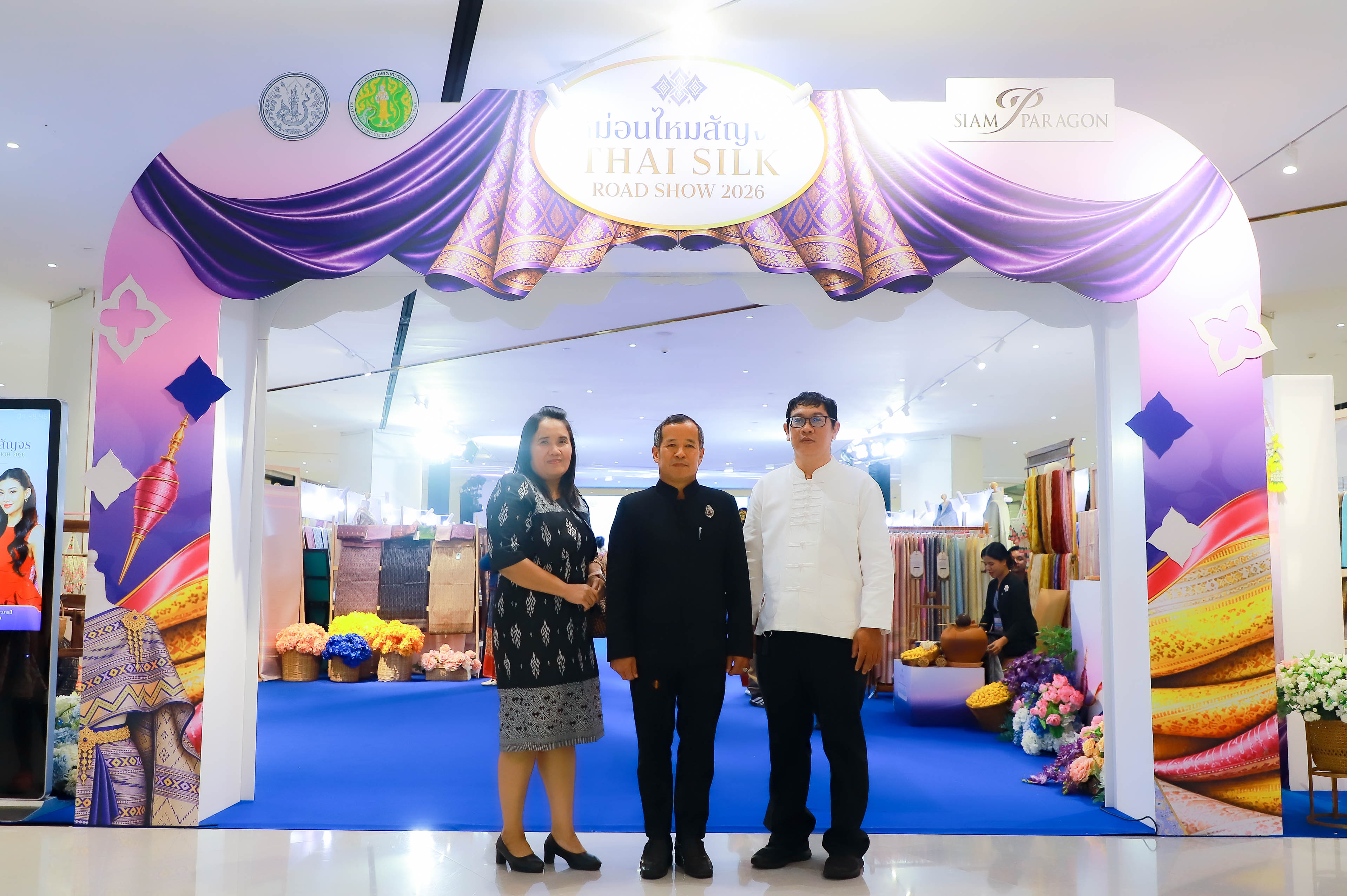 title - ผู้ตรวจราชการ ส.ป.ก. ร่วมพิธีเปิดงานหม่อนไหมสัญจร ณ กรุงเทพมหานครและจังหวัดนนทบุรี ครั้งที่ 3